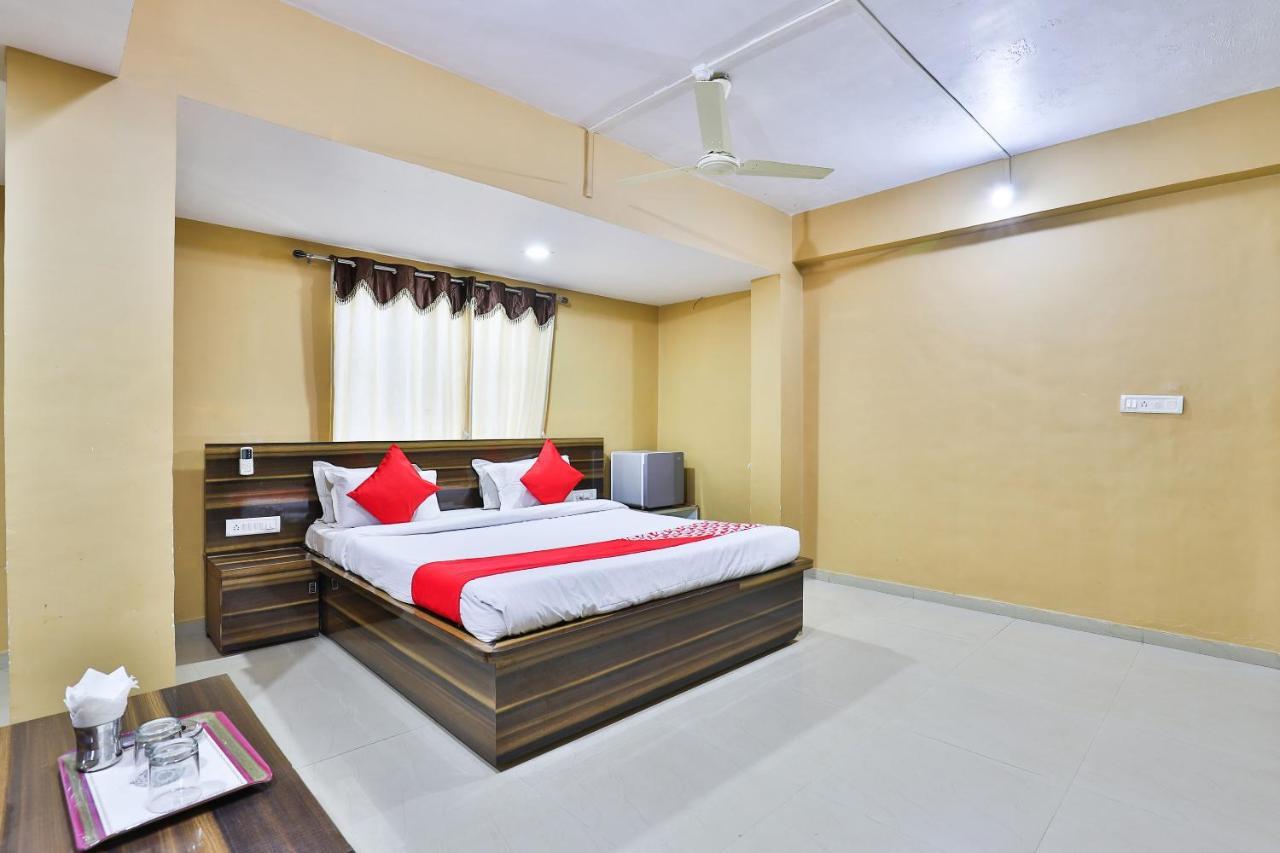 Oyo 24833 Hotel Silver Daman Exterior foto
