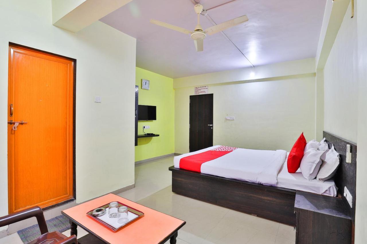 Oyo 24833 Hotel Silver Daman Exterior foto