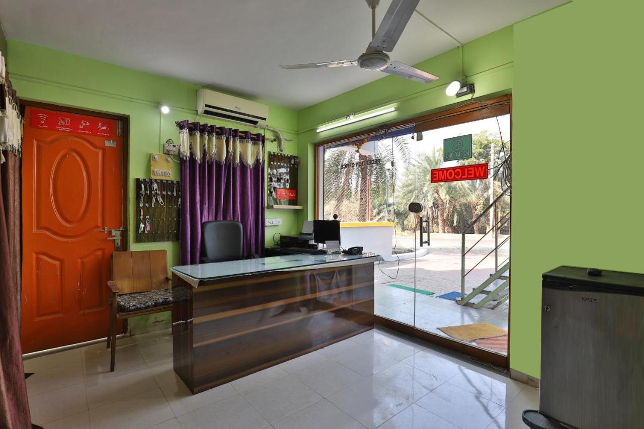 Oyo 24833 Hotel Silver Daman Exterior foto